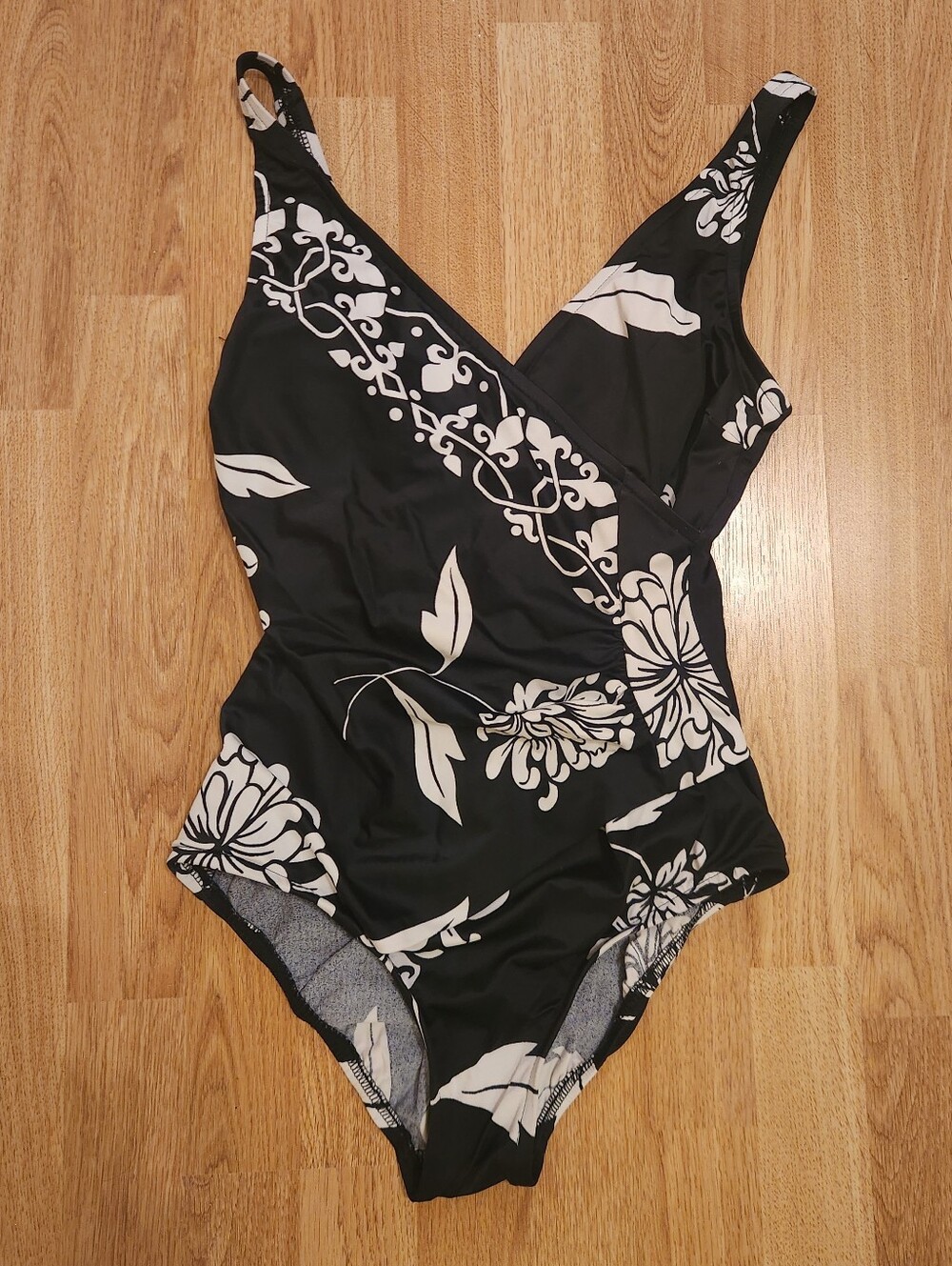 Jantzen Classics Surplice One Piece Swimsuit Black White 10